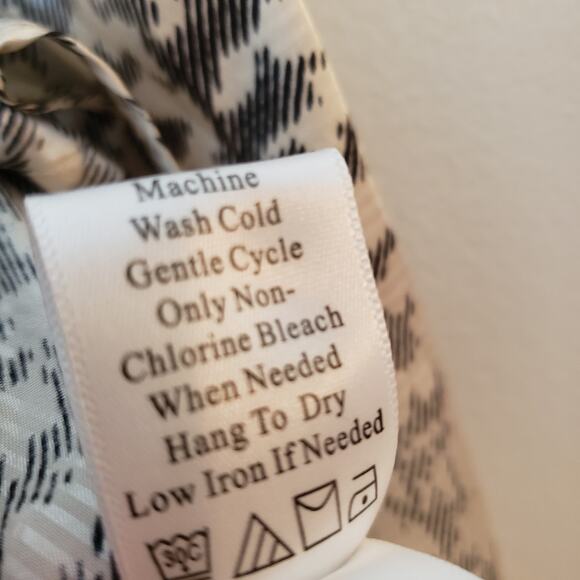 NWOT Coldwater Creek Silky Houndstooth Blouse with Ruffles Size Small (6-8) - Picture 8 of 9